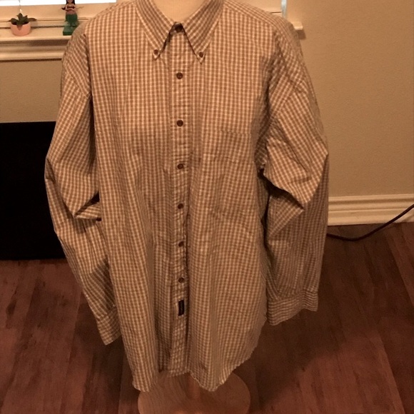 Really nice men’s button down long sleeve shirt! - Picture 3 of 3